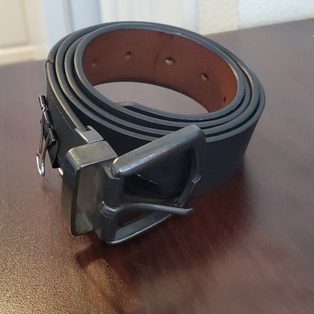 Size 42 Reversible Black and Brown Leather Belt